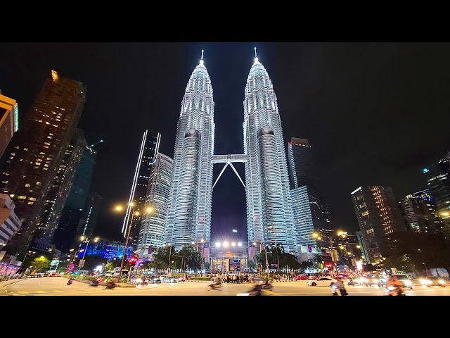 Menara Petronas Kuala Lumpur malam hari
