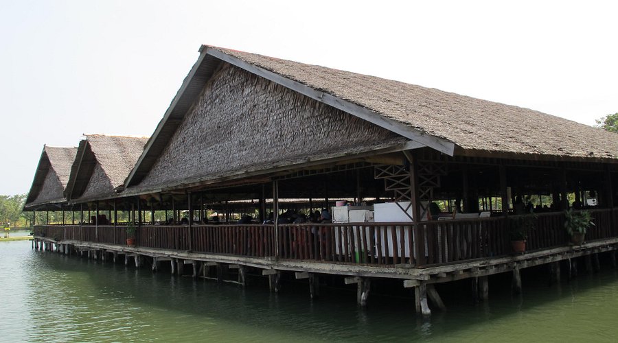 Golden Prawn seafood restaurant Batam